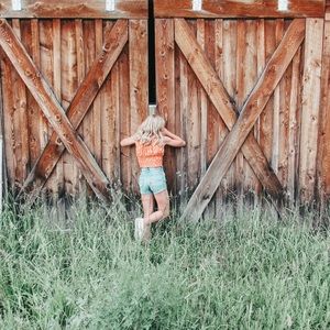 Meet your Posher, Ava